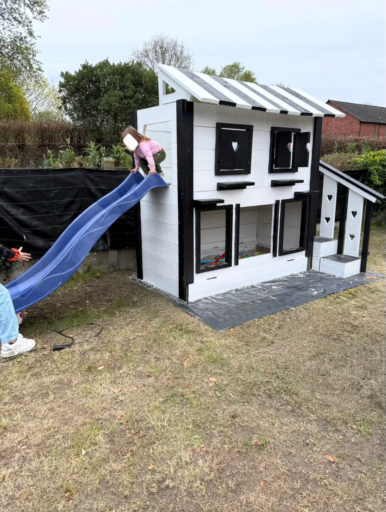 Speelhuis met glijbaan en zandbak, Kinderen en Baby's, Ophalen, Zo goed als nieuw, Glijbaan
