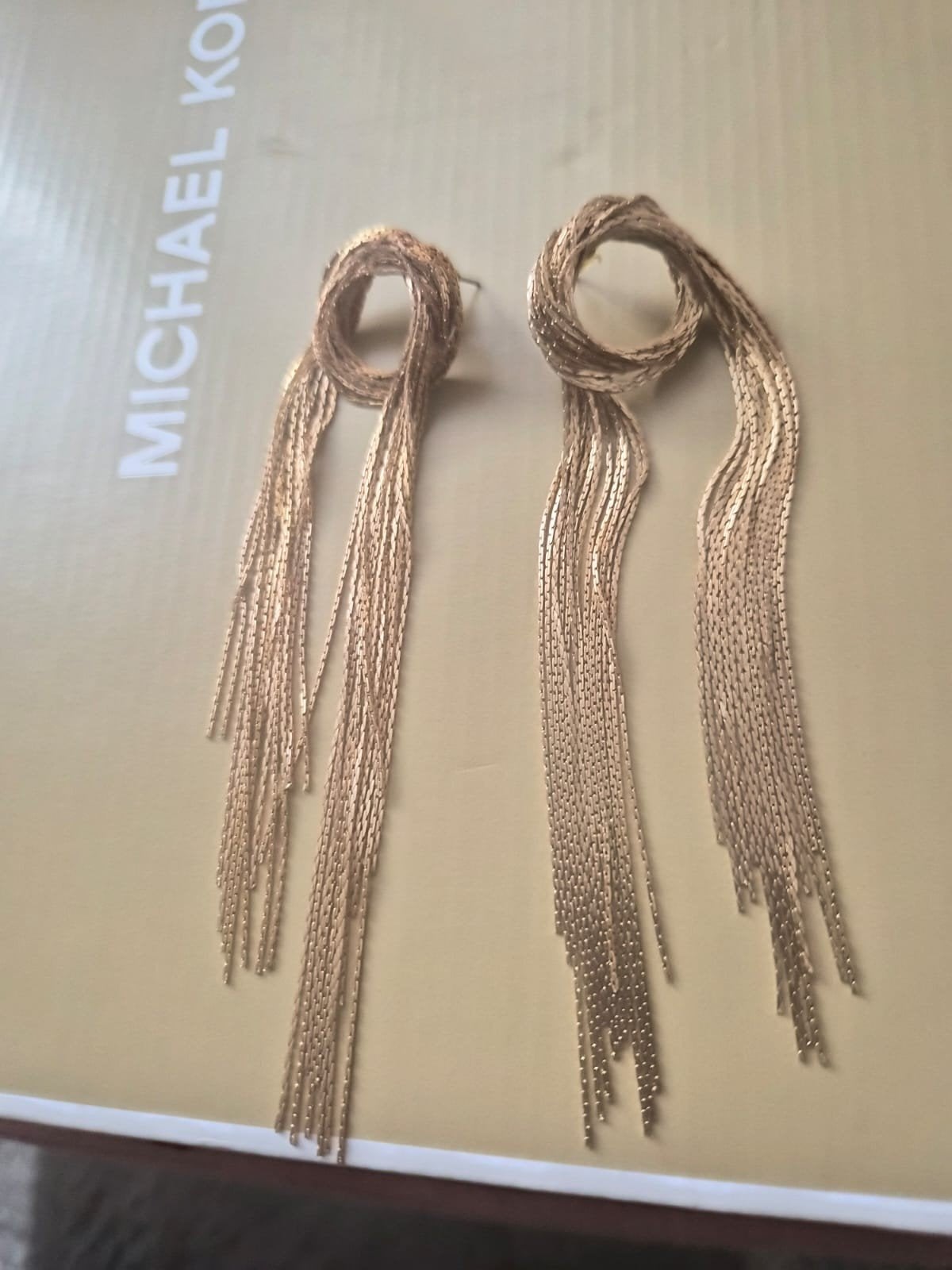 Boucles d'oreilles, Ophalen