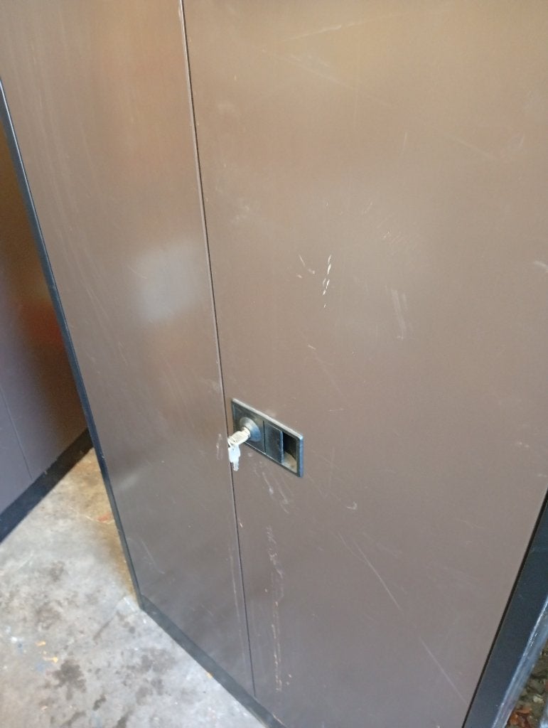2 metalen kasten voor in stal of kelder, Ophalen, Gebruikt, IJzer