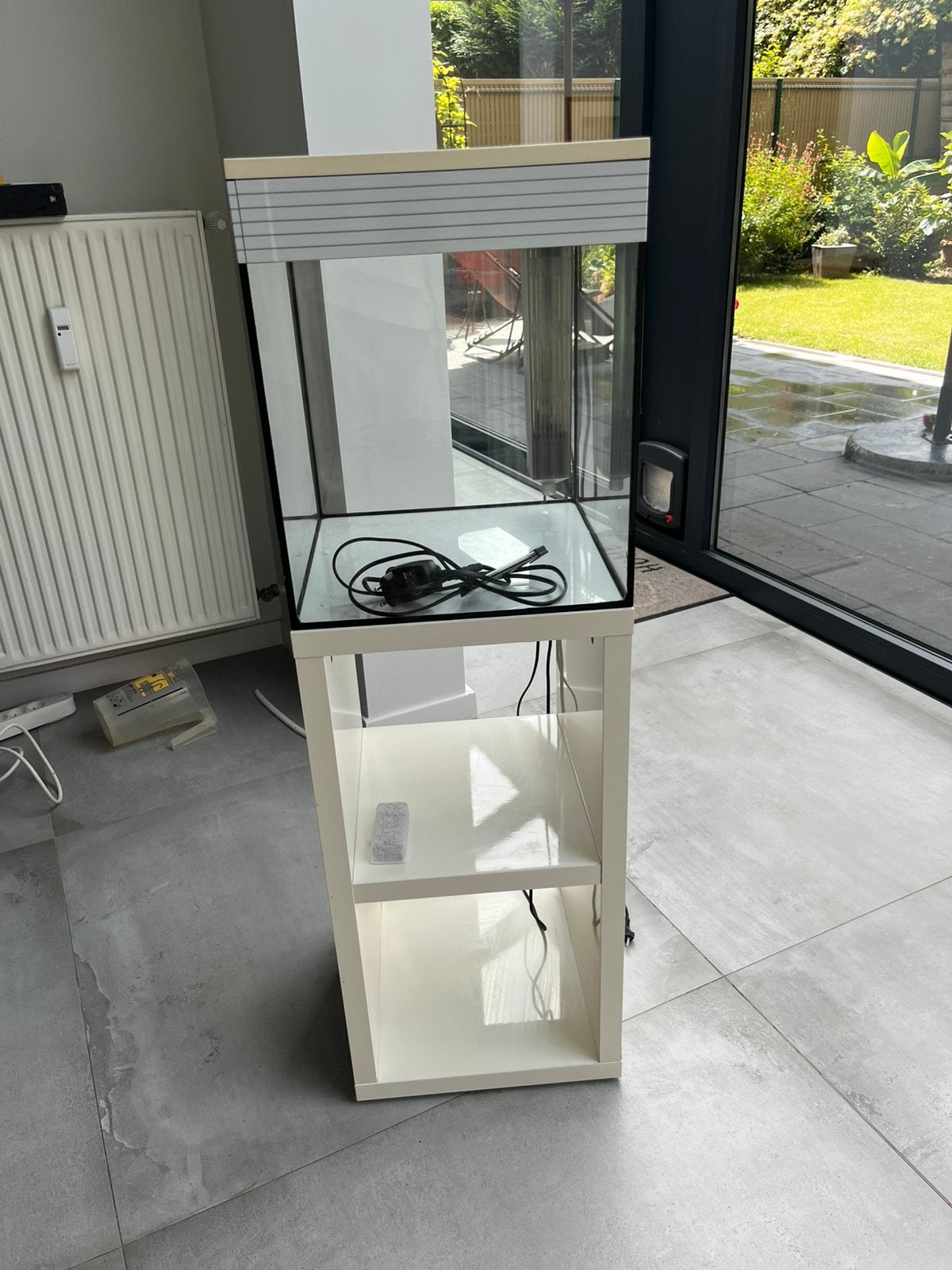 Aquarium Skoll sur support, Animaux & Accessoires, Poissons | Aquariums & Accessoires, Enlèvement, Pompe, Utilisé, Meuble d'aquarium