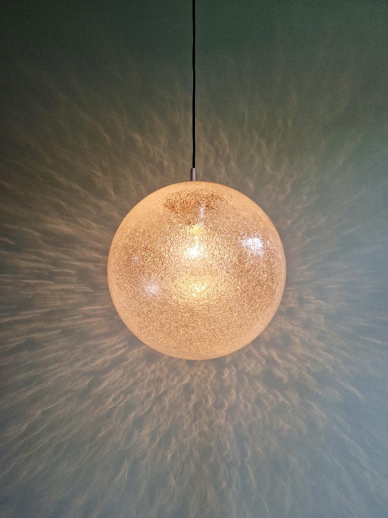 Grote hanglamp van bubbelglas, Peill & Putzler, 1970, Antiek en Kunst, Antiek | Verlichting, Ophalen of Verzenden