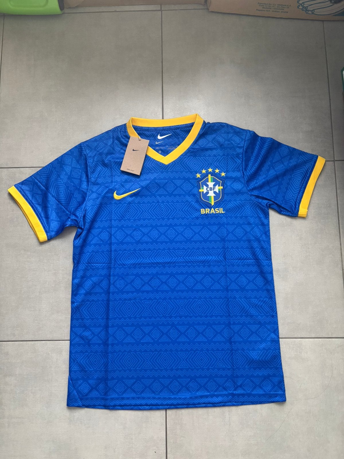 Maillot de foot du Bresil, Taille M, Enlèvement ou Envoi, Neuf, Chaussures
