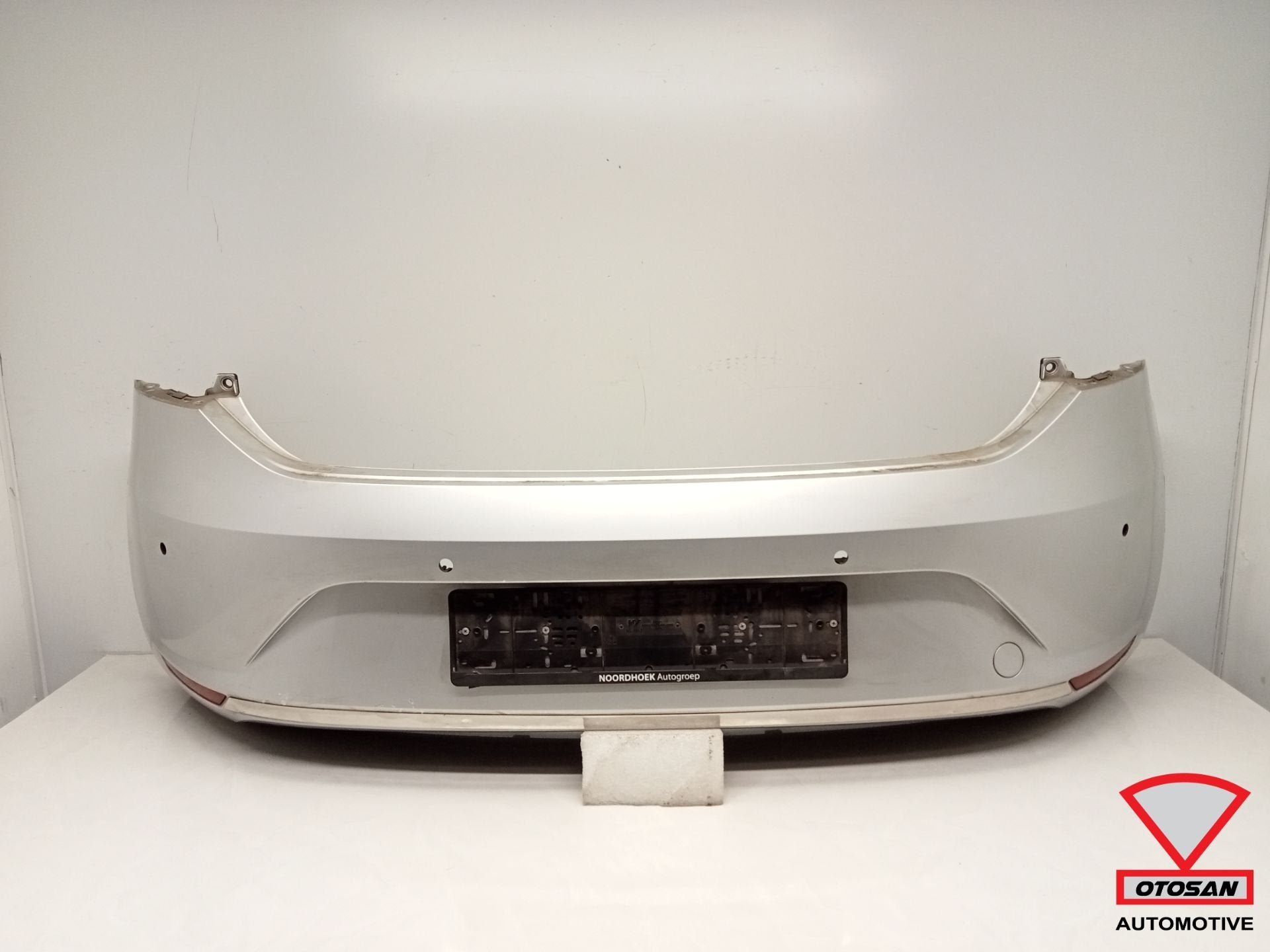 Seat Leon 5F 2012-2017 Achterbumper 4x PDC Kleur: Zilver Gri, Auto-onderdelen, Gebruikt, Autovia A-2, Km 585 585
08760  Martorell, ES