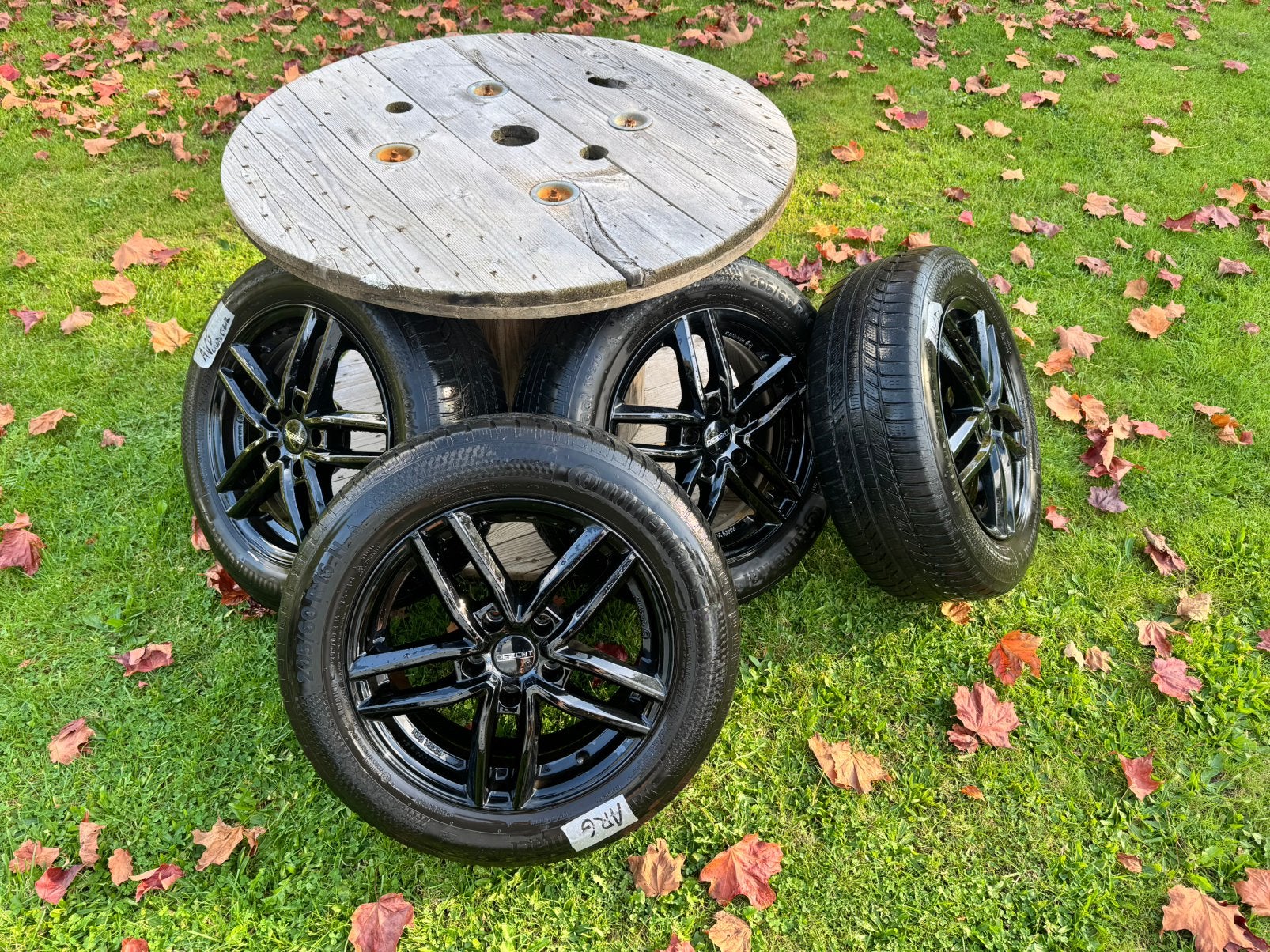 4 jantes Dezent TR Black 16” + 4 pneus hiver 205/60 R16 92H, Ophalen, Gebruikt, 16 inch, Banden en Velgen