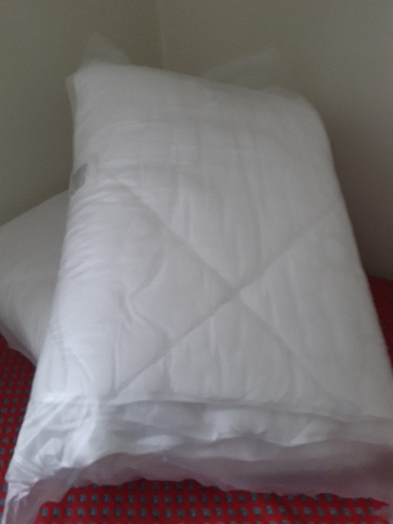 donsdeken 240x220 -- 2 stuks-- Polyester -- NIEUW ----NIEUW, Ophalen, Katoen