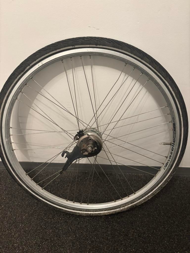 Goed en stevig voorwiel met naafdynamo en trommelrem, Fietsen en Brommers, Fietsonderdelen, Ophalen of Verzenden, Zo goed als nieuw