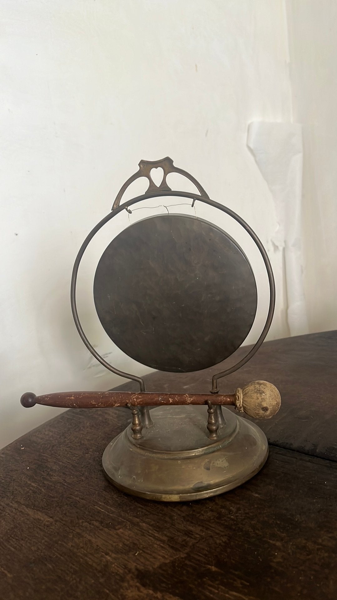 Antieke koperen gong circa 25cm hoog met stok, Muziek en Instrumenten, Ophalen of Verzenden, Gebruikt