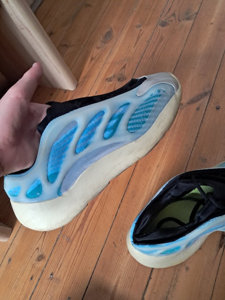 Yezze, Kleding | Heren, Schoenen, Blauw, Ophalen of Verzenden, Adidas, Gedragen