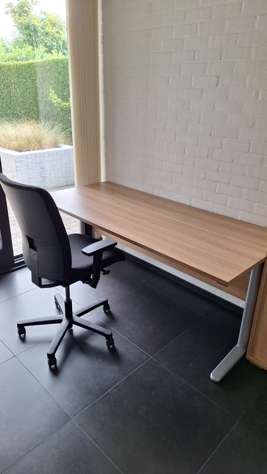 Compleet bureau met kasten en stoel, Ophalen