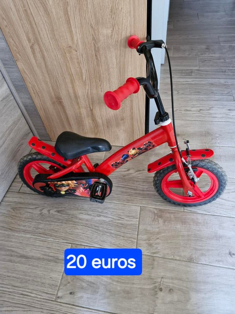 Velo rouge pour enfant , pneus increvable, Enlèvement