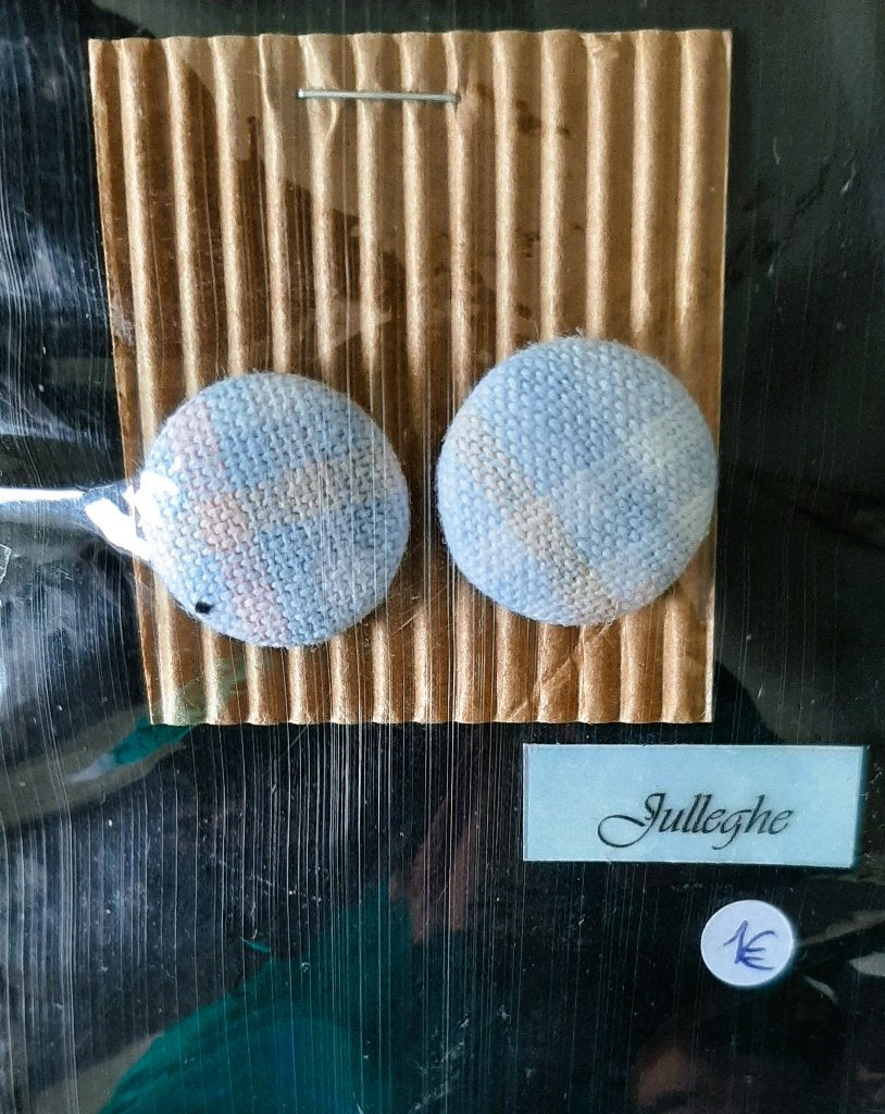 Te koop: Leuke ronde stoffen stekkertjes als oorbellen., Handtassen en Accessoires, Oorbellen, Ophalen of Verzenden, Nieuw, Overige materialen