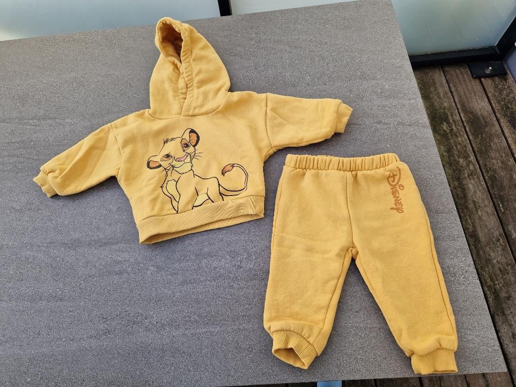Disney jogging Simba de leeuw maat 6-9 mnd, Kinderen en Baby's, Babykleding | Maat 74, Ophalen of Verzenden, Zo goed als nieuw