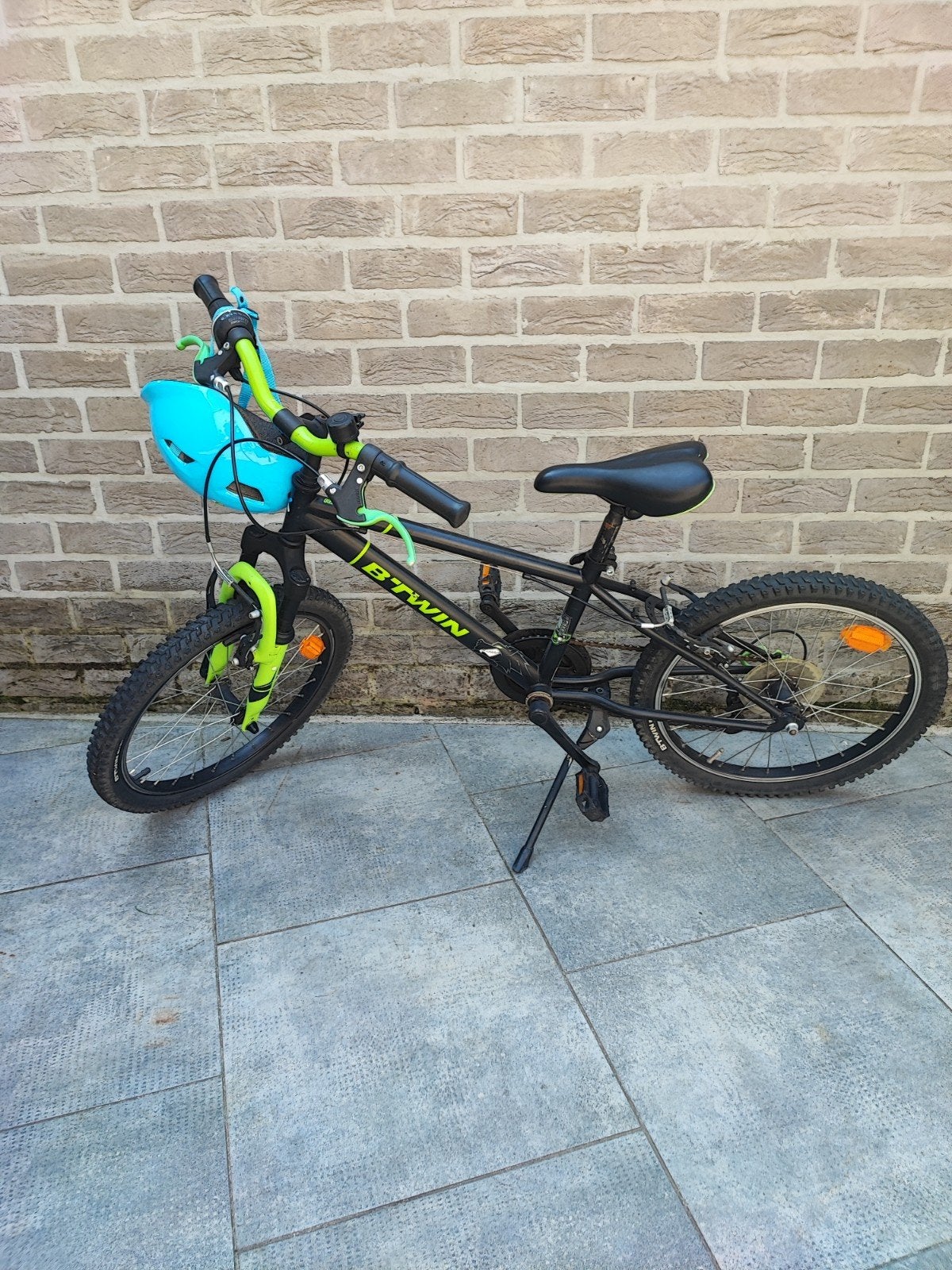 Vélo  pour enfant avec casque, Vélos & Vélomoteurs