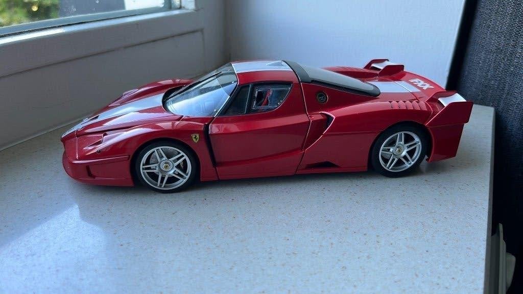 Ferrari FXX 1:18 Hotwheels Elite.zie omschrijving, Hobby en Vrije tijd, Modelauto's | 1:18, Ophalen of Verzenden, Zo goed als nieuw