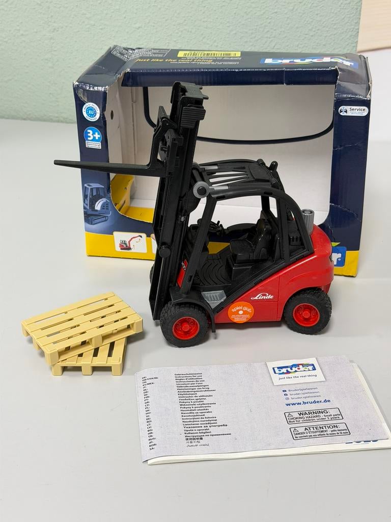 Bruder Linde H35 Vorkheftruck 1:16 + pallets - Letop 1 vork, Ophalen of Verzenden, Nieuw, Tractor of Landbouw