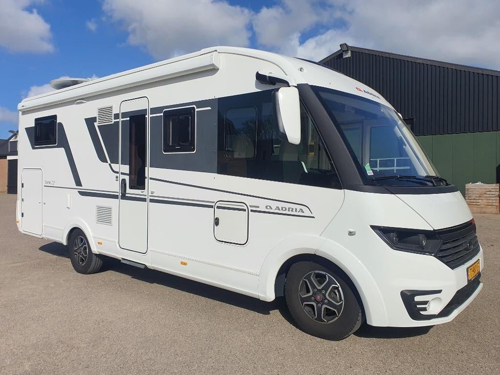 Adria Sonic Plus 700 DC-Luxe integraal camper-Automaat, Caravanes & Camping, Camping-cars, Jusqu'à 4, Fiat, Marchepied électrique