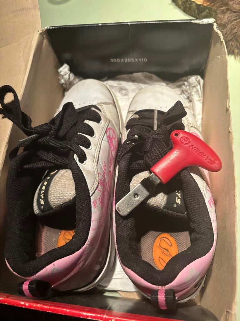 heelys, Wit, Ophalen of Verzenden, Zo goed als nieuw, Sneakers