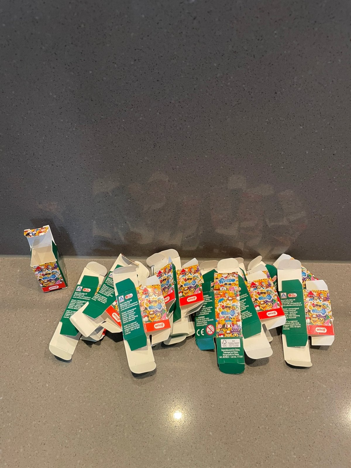 15 doosjes emoji’s Aldi 2026, Verzenden, Nieuw