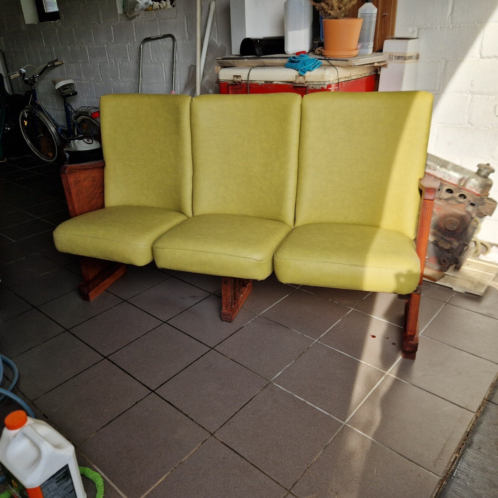 Theater-stoelen, Ophalen