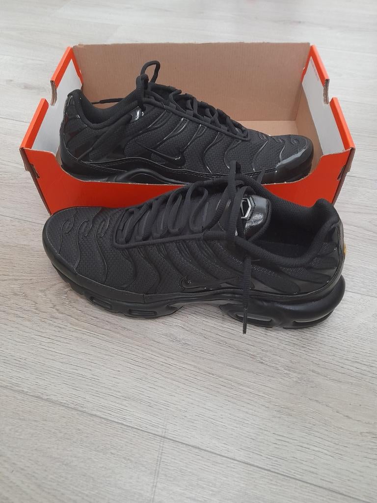 Nike TN triple black - EU 46 - nieuw staat, Kleding | Heren, Ophalen, Zwart, Nike, Nieuw