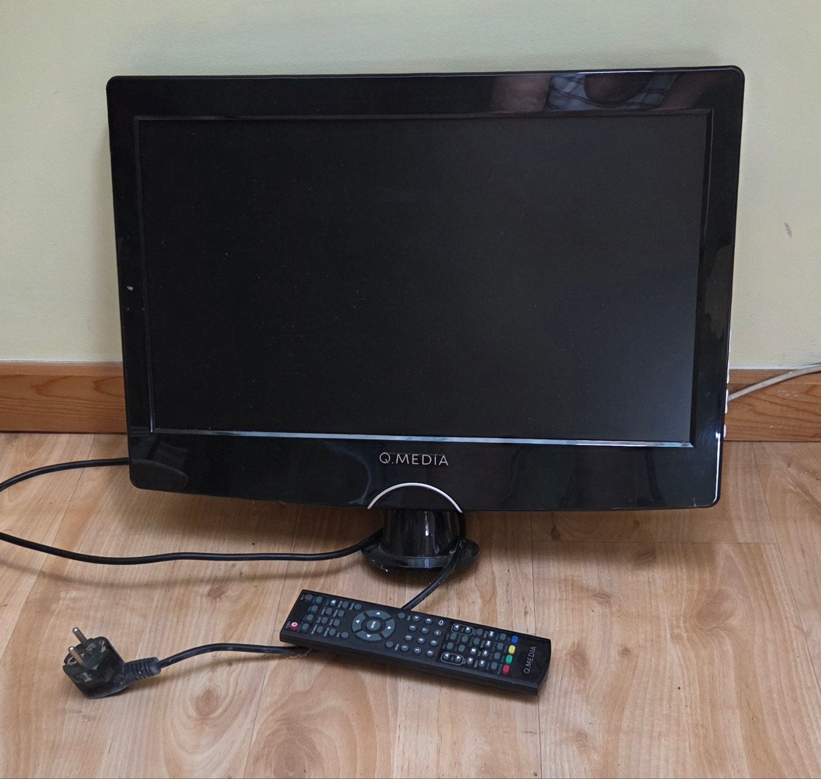 19-inch tv met afstandsbediening Bijna niet gebruikt, Audio, Tv en Foto, Televisies, Ophalen