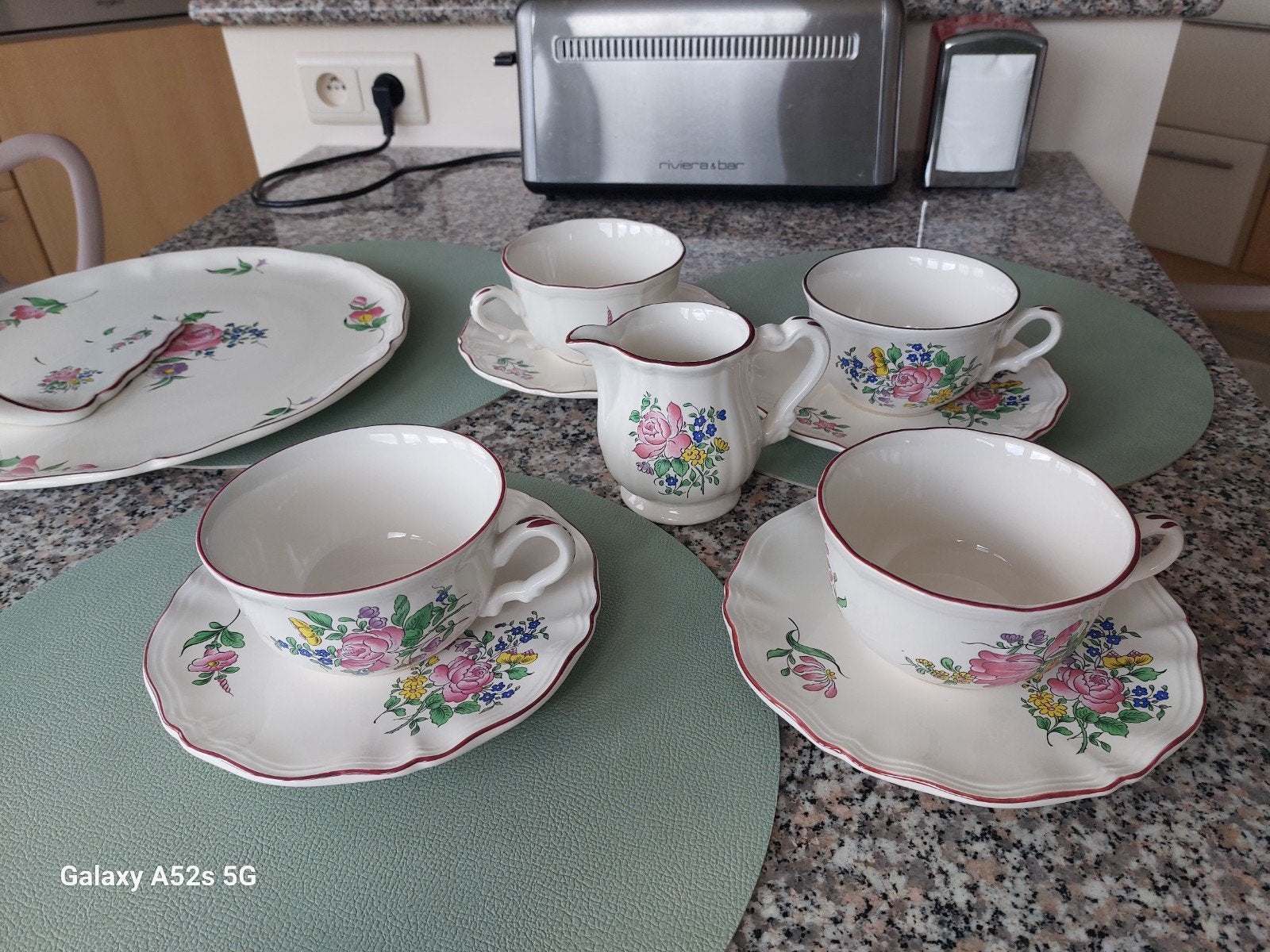 tasses et soucoupes et pot à lait Luneville, Antiquités & Art, Enlèvement