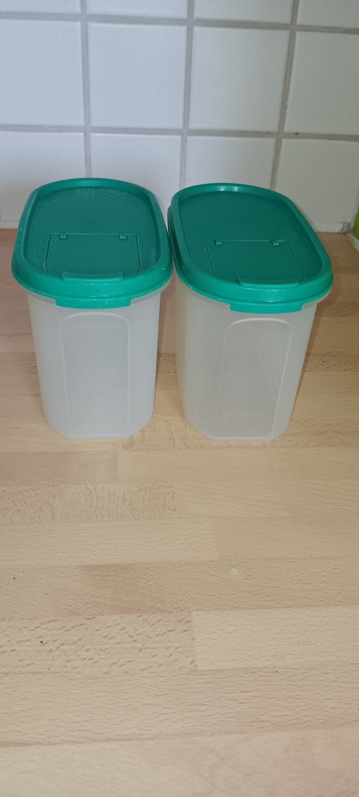 2 boîtes Tuperware avec bec verseur, Maison & Meubles, Cuisine| Tupperware, Enlèvement ou Envoi, Utilisé, Vert, Boîte