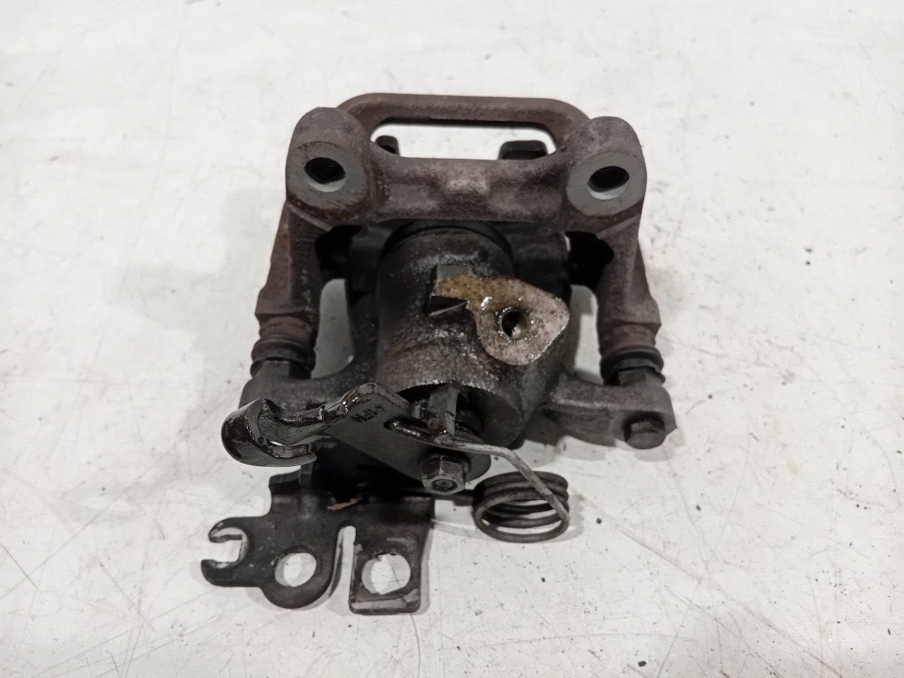Remklauw links achter Volkswagen Caddy, Onderdelen@venauto.nl, Van der Ven Autorecycling B.V., Gebruikt, Ettenseweg 76, 4706 PB Roosendaal, The Netherlands