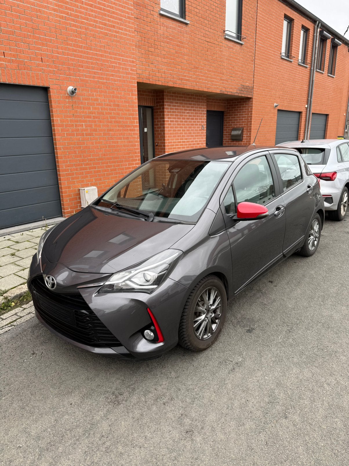 Toyota Yaris 1.5 VVT-i – 111 ch – 2017 – 185 000 km, Autos, Argent ou Gris, Achat, 5 portes, Particulier
