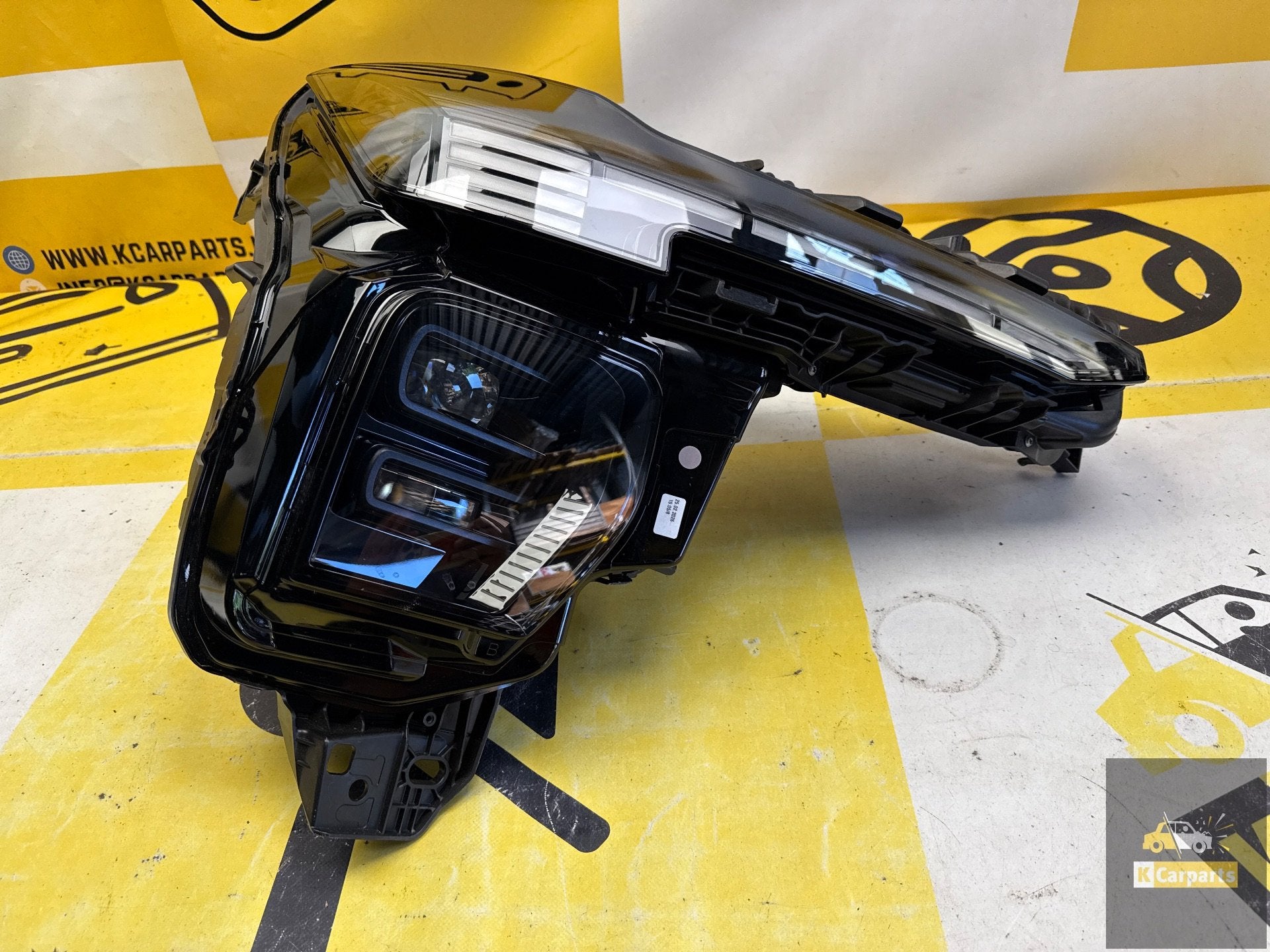 VOLVO EX60 FULL LED Koplamp Rechts ELECTRIC 32365801, Gebruikt, Gunnar Engellaus vag 8
405 31  Gothenburg, SE, Info@volvocars.com
