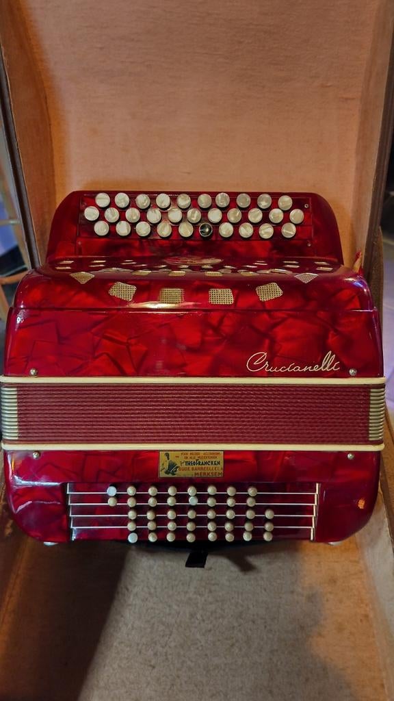Kleinste telg uit de Crucianelli collectie! Collectors item!, Musique & Instruments, Enlèvement