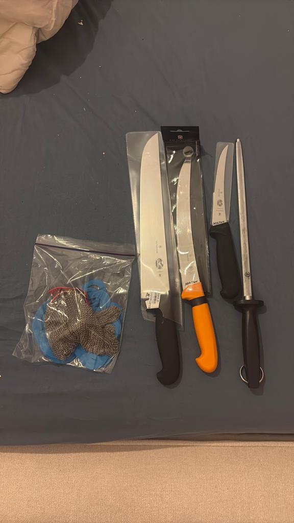 Couteau de boucher plus gants en maille jamais utilisé, Enlèvement, Comme neuf