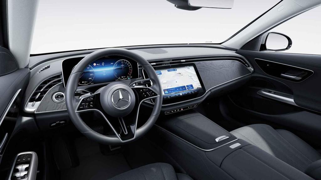 Mercedes-Benz E-Klasse 300 e Break Luxury Line Distronic | S, Auto's, Automaat, Gebruikt, Zwart, Wit
