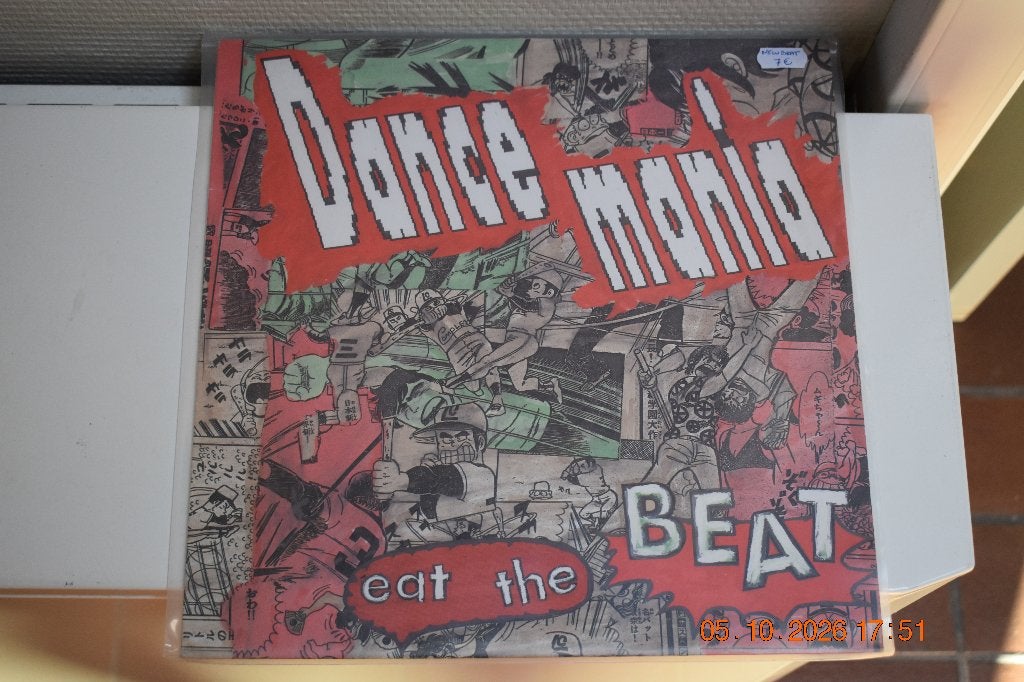 LP : Dance Mania - Eat the Beat (New Beat), Beschermende buitenhoes, Ophalen of Verzenden, Gebruikt, LP