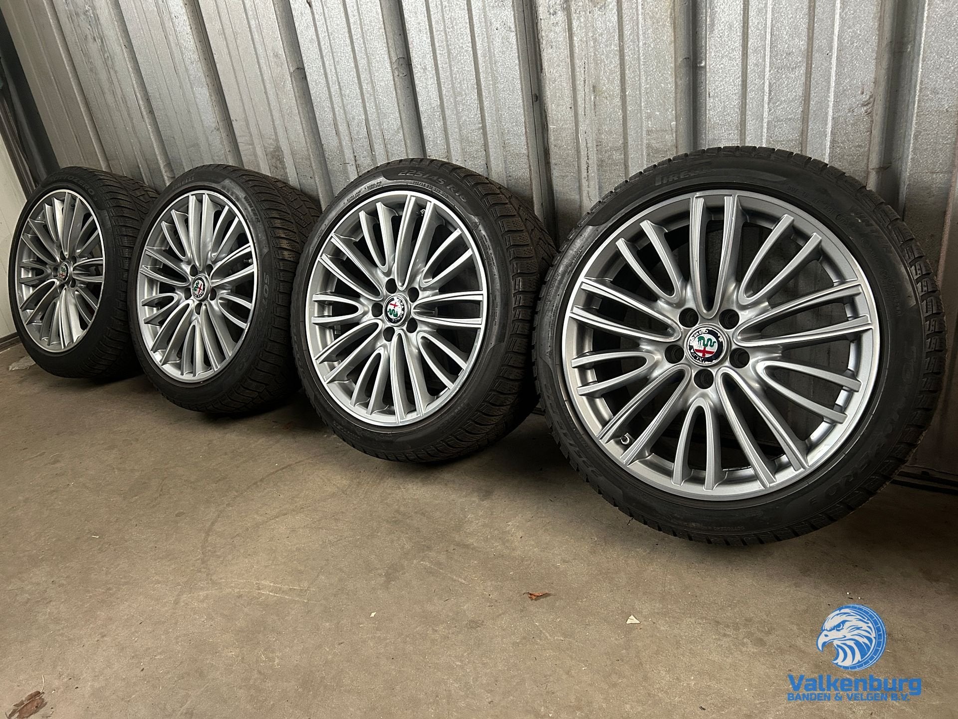 5-6mm! Originele Alfa Romeo Giulia QV 18 inch antraciete vel, Autos : Pièces & Accessoires, Pneus & Jantes, Pneus et Jantes, Pneus hiver
