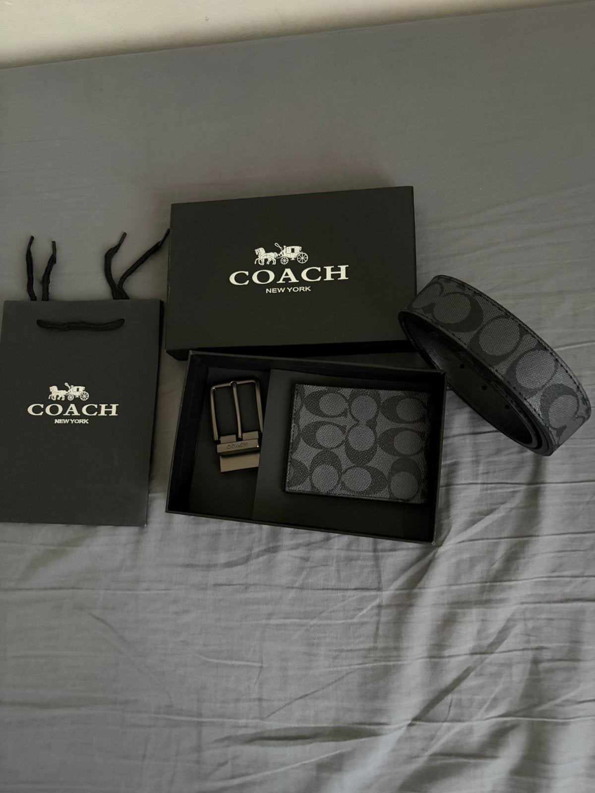 Set Coach, Bijoux, Sacs & Beauté, Broches, Envoi, Comme neuf, Noir, Autres matériaux