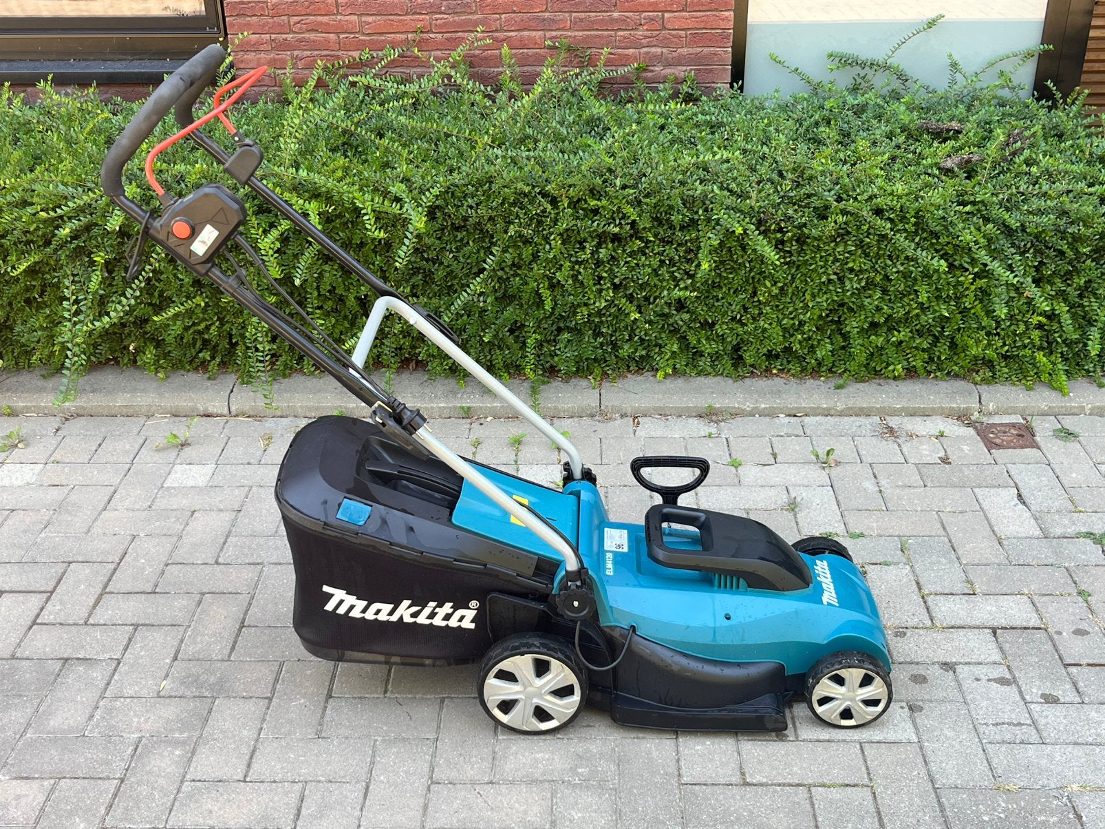Makita grasmaaier - ELM4120 - 230V - maaibreedte 41 cm, Jardin & Terrasse, Tondeuses à gazon, Tondeuse rotative, 40 à 49 cm, Enlèvement