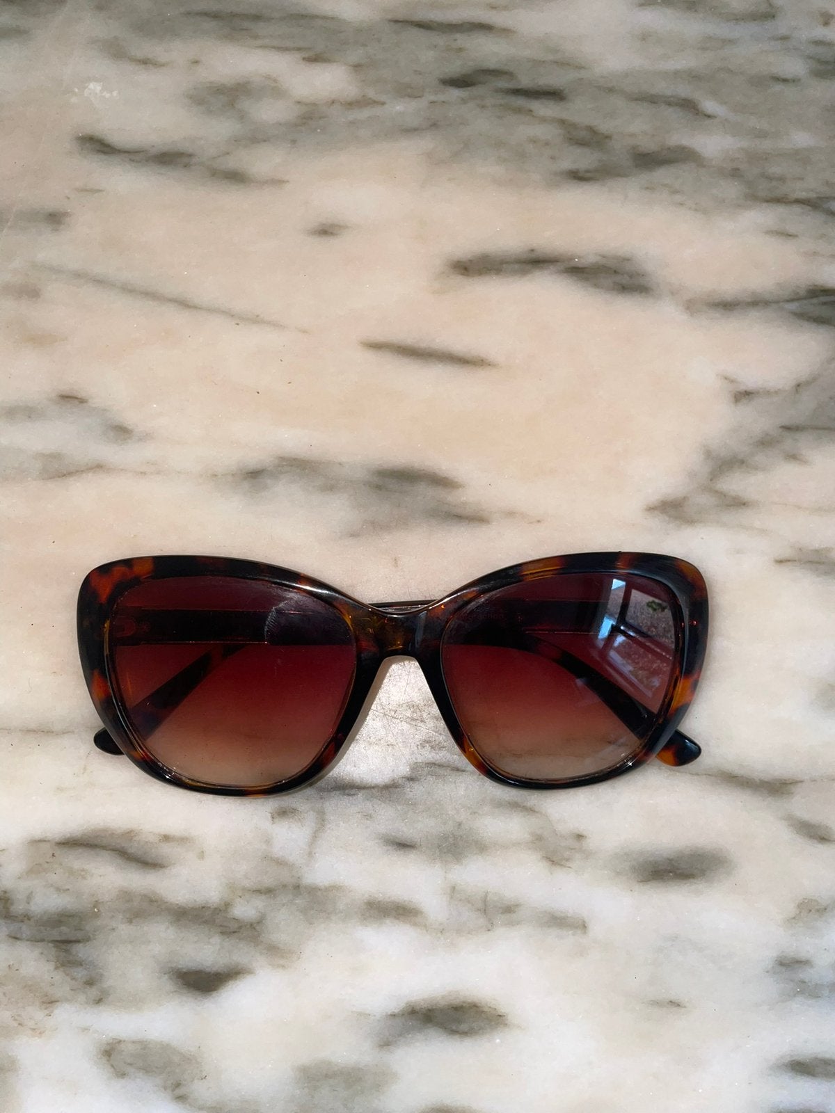 Lunettes de soleil Gucci pour femme, Rouge, Autres marques, Enlèvement, Utilisé