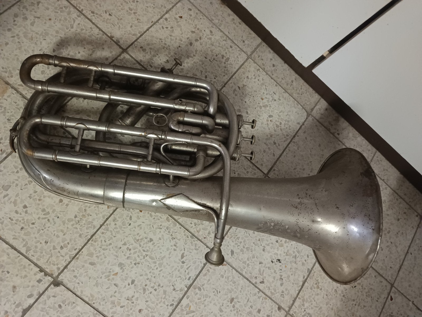 Tuba 4 pistons, Enlèvement