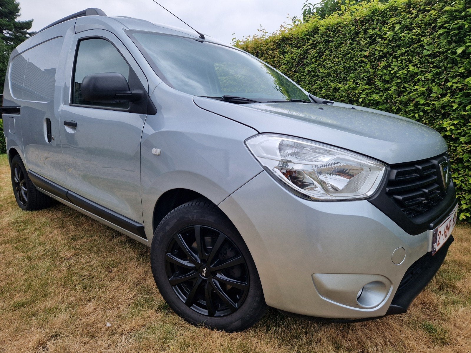 Dacia Dokker 1.6 Benzine – Slechts 43.500 km, Autos, Camionnettes & Utilitaires, Dacia, Argent ou Gris, Achat, Euro 6
