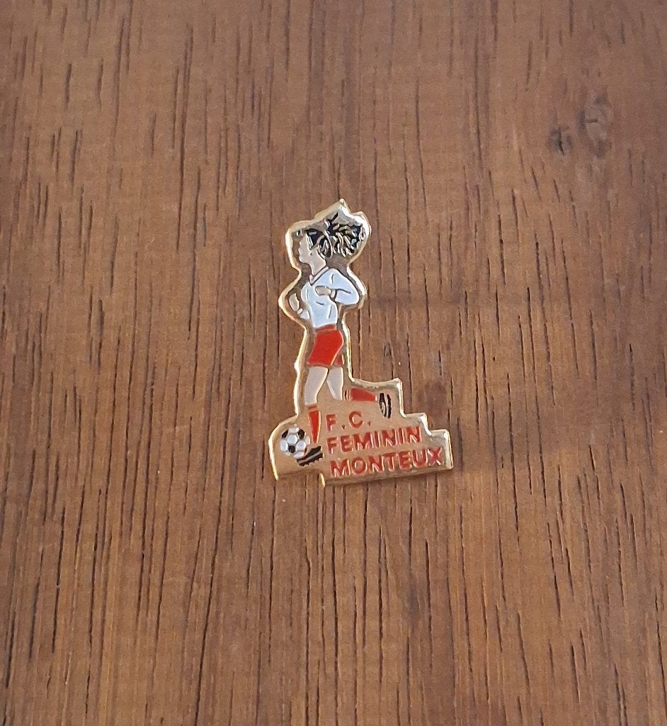 PIN - FOOTBALL CLUB FEMININ MONTEUX - VOETBAL, Collections, Envoi, Utilisé, Sport, Insigne ou Pin's