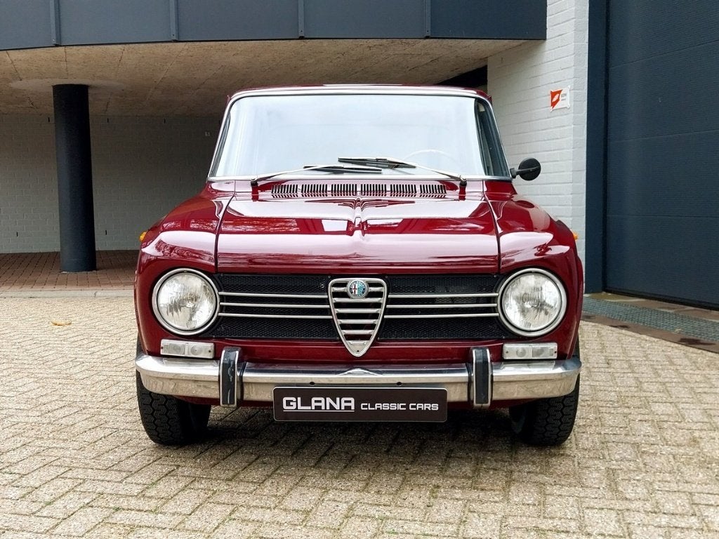 Alfa Romeo Giulia 1300TI, Autos, Alfa Romeo, Rouge, Achat, 4 portes, Entreprise