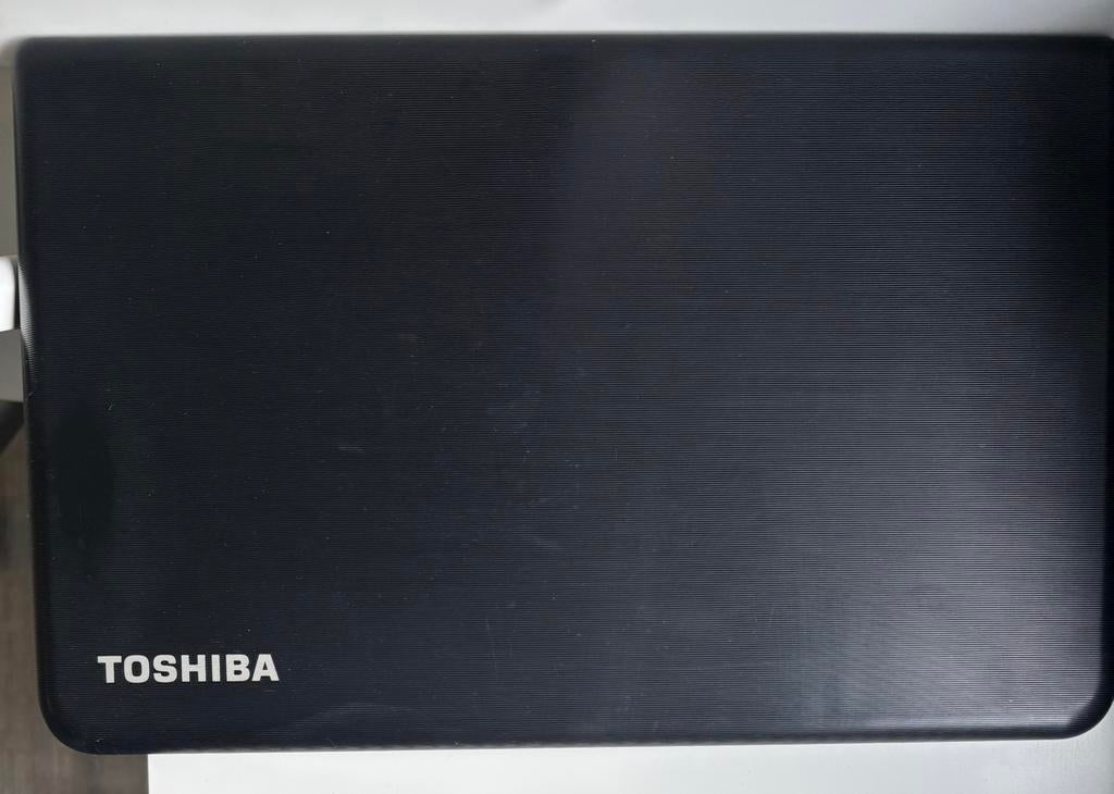 Toshiba laptop + oplader | Werkt goed | Batterij defect, Computers en Software, Windows Laptops, Gebruikt, 15 inch, HDD, Minder dan 2 Ghz