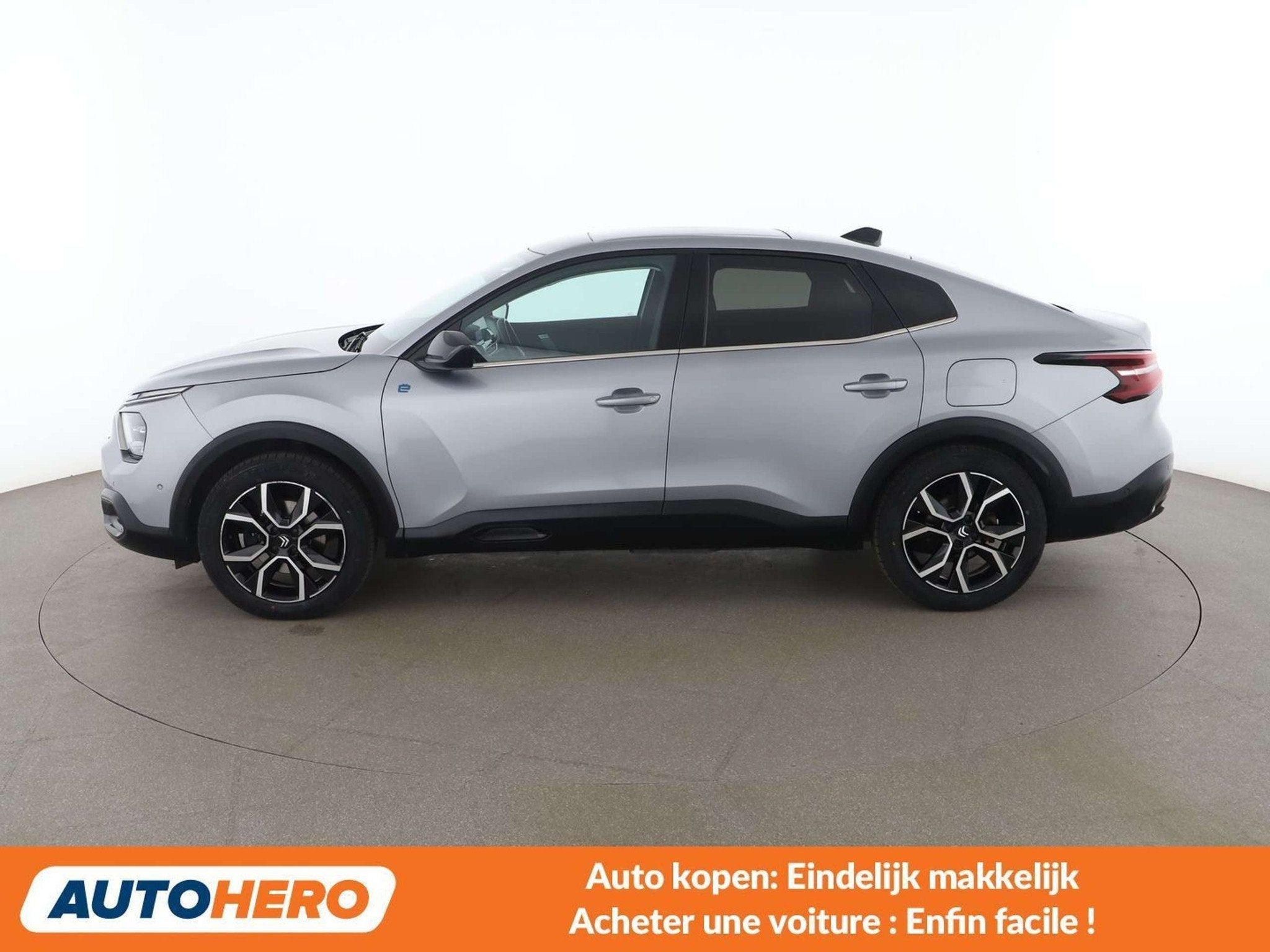 Citroën C4 X electric drive 100 kW e-Shine (bj 2023), Auto's, 4 deurs, Gebruikt, Zwart, 136 pk