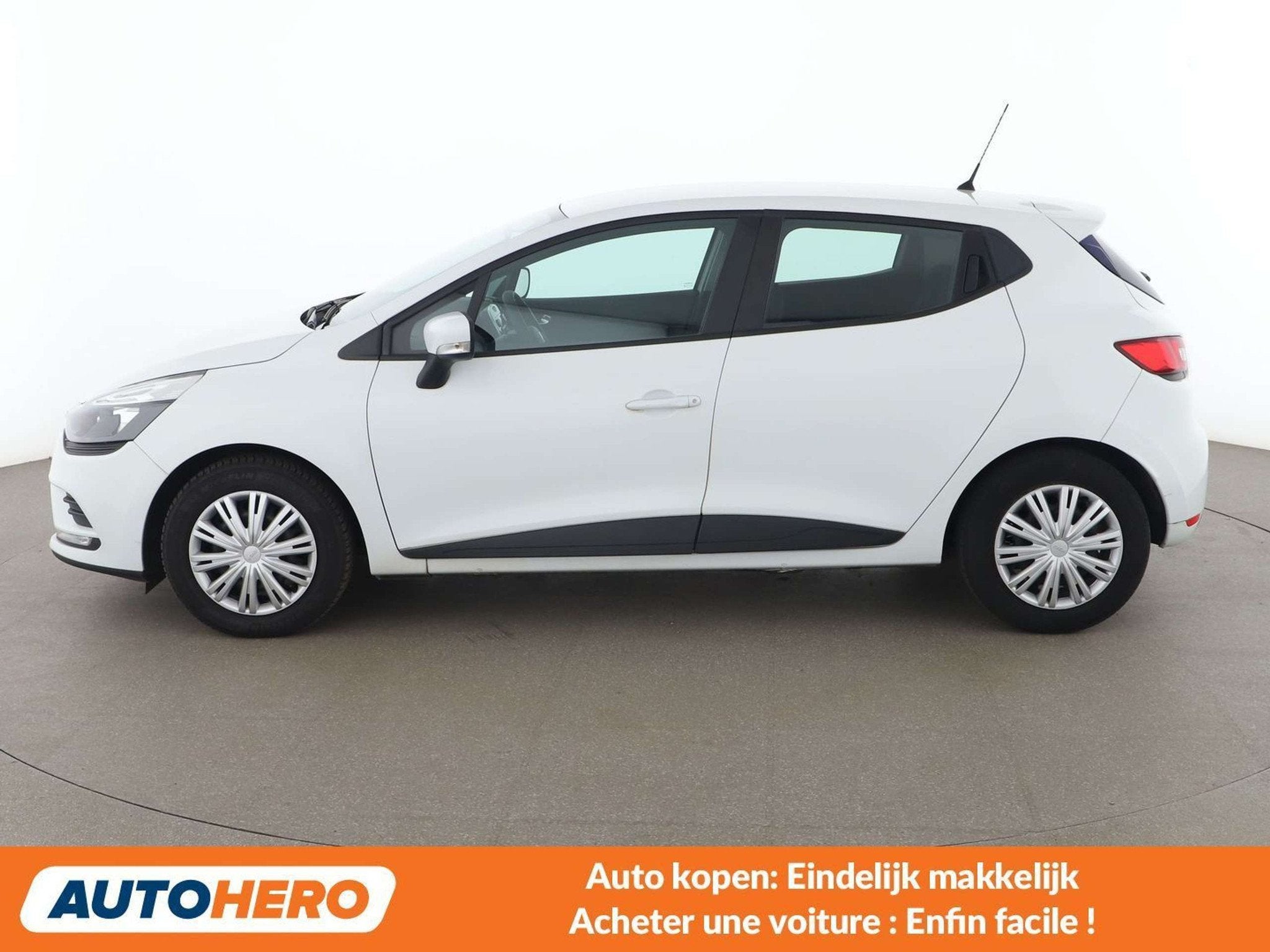 Renault Clio 1.2 Life (bj 2018), Auto's, Voorwielaandrijving, Stof, Gebruikt, https://public.car-pass.be/vhr/78636362-bc8b-4985-be69-bfe552d44e9b