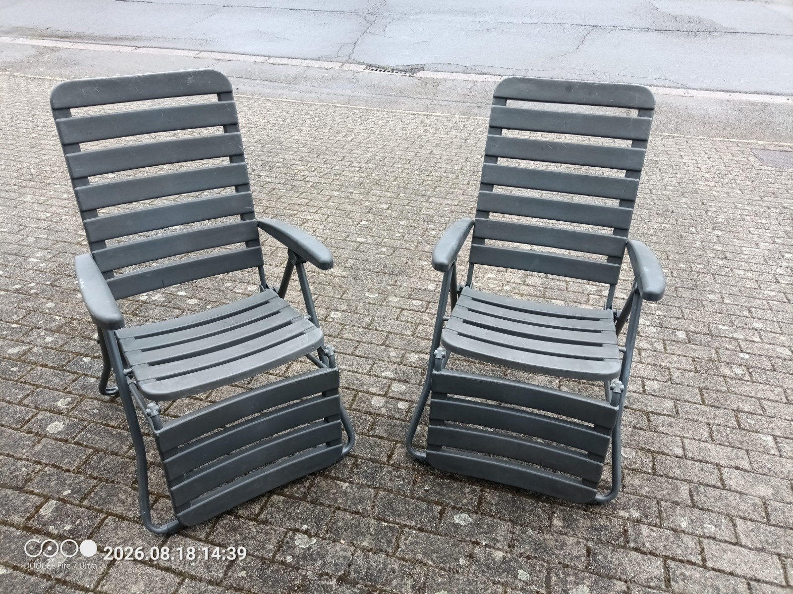 2 chaises longues pliables transat