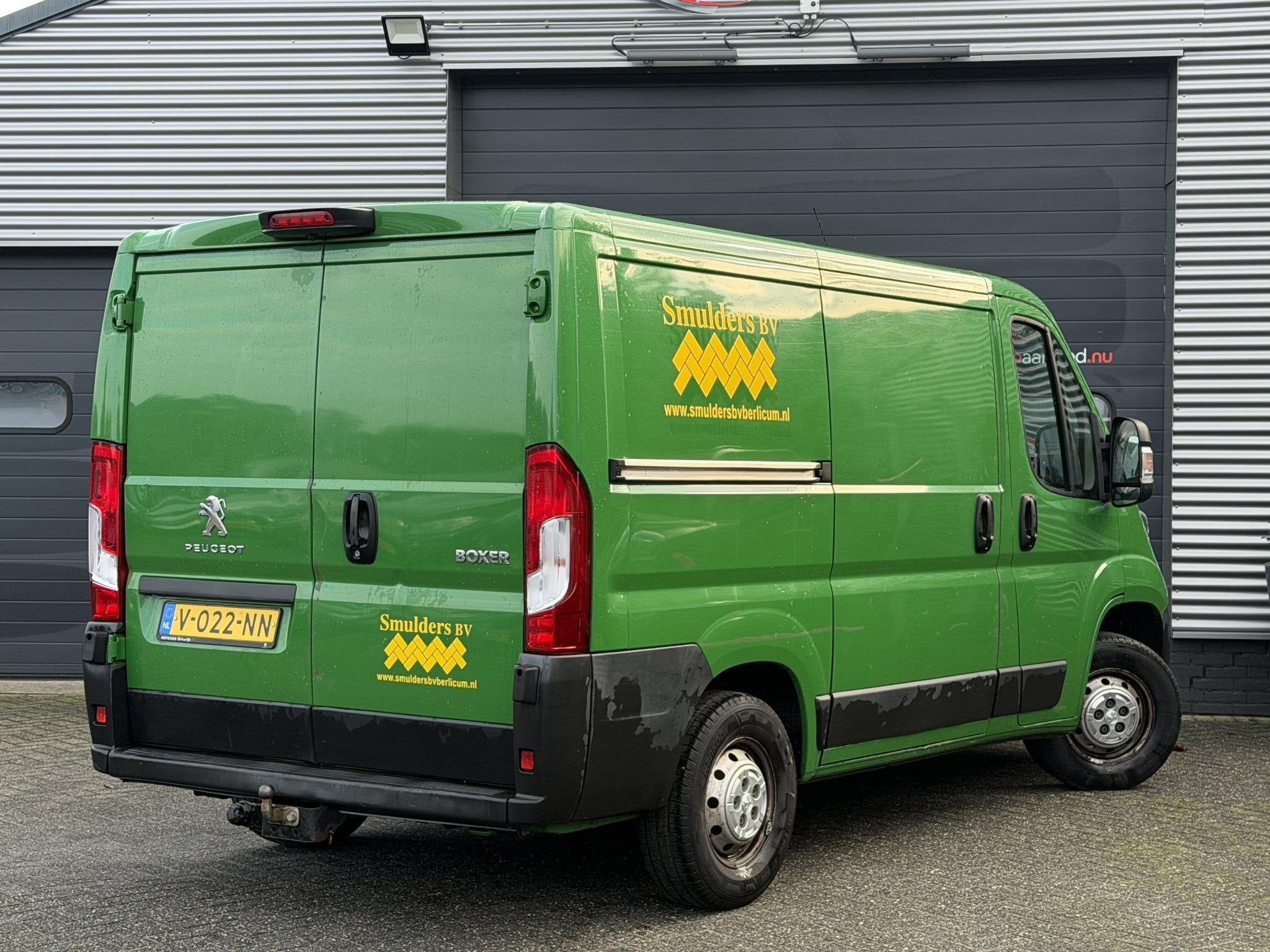 Peugeot Boxer 330 2.0 BlueHDI L1H1 Premium | Navigatie | Cam, Auto's, Voorwielaandrijving, Verwarmde buitenspiegels, Gebruikt