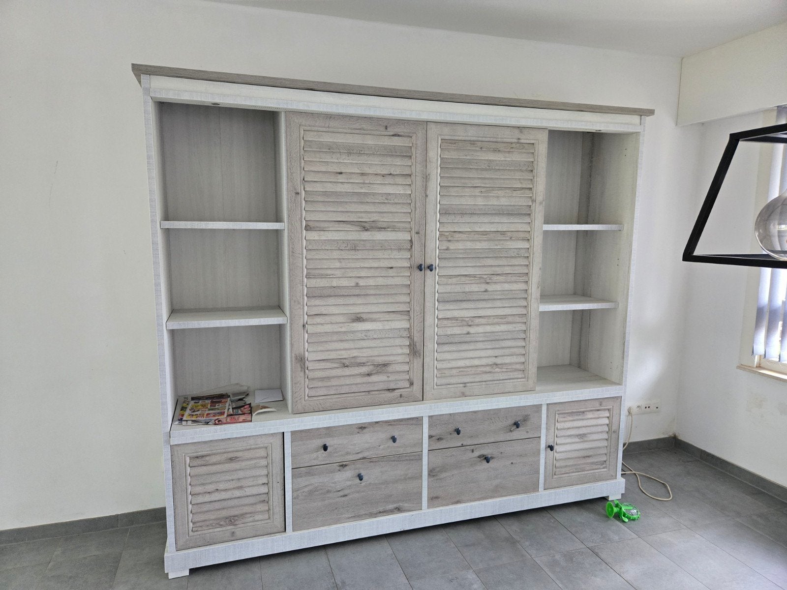 Mooie grote wandkast met licht, Huis en Inrichting, Ophalen, Zo goed als nieuw