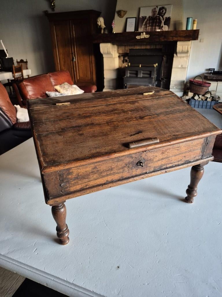 antiek Indisch tafel lessenaartje, Ophalen