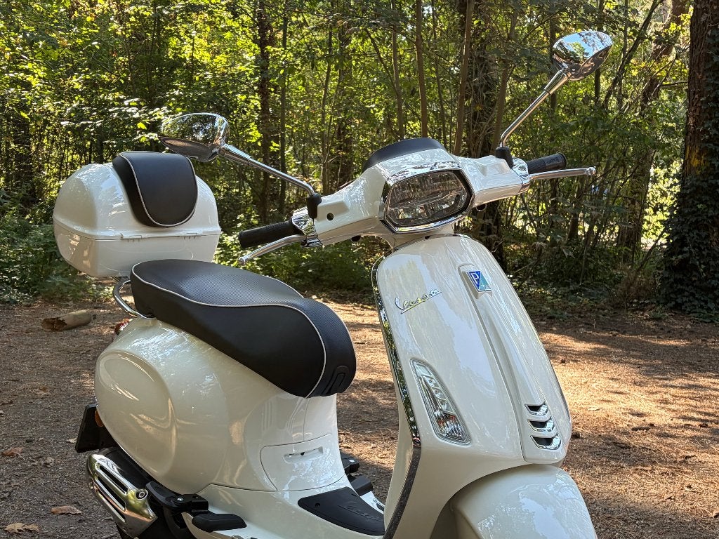 Vespa comme NEUVE - 125cc - Euro5 - 596 km ! ! !, Motos, Scooter, ABS, Automatique, 125 cm³